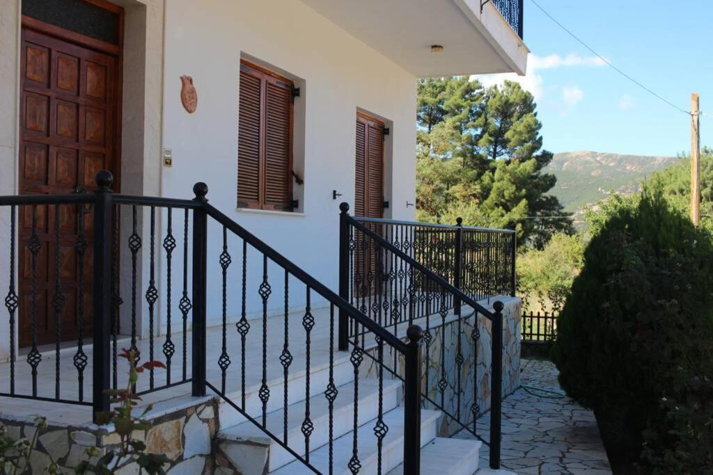 Velia Guesthouse Kalavryta Exterior photo