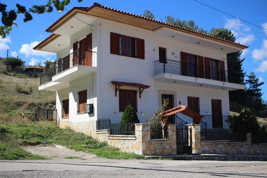 Velia Guesthouse Kalavryta Exterior photo